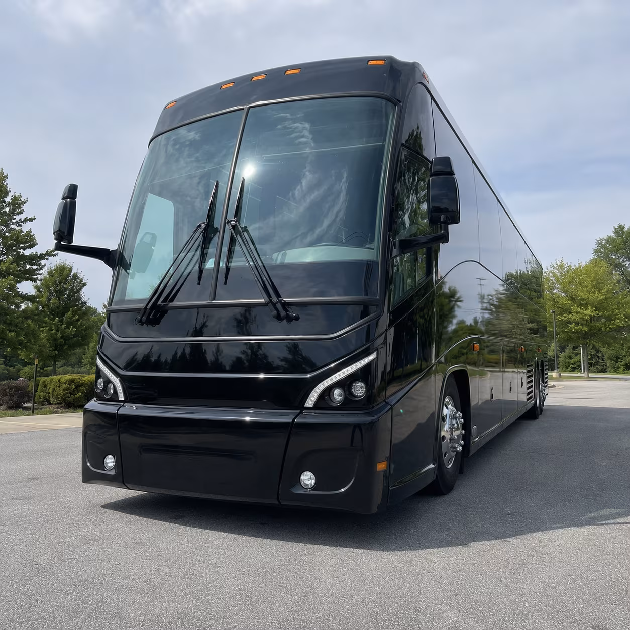 charter bus shuttles between shelby and gerald r ford international airport